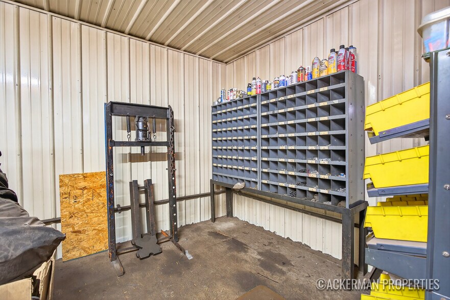 More Photos Of 8259 S Mason Dr, Newaygo Auto Repair For Sale