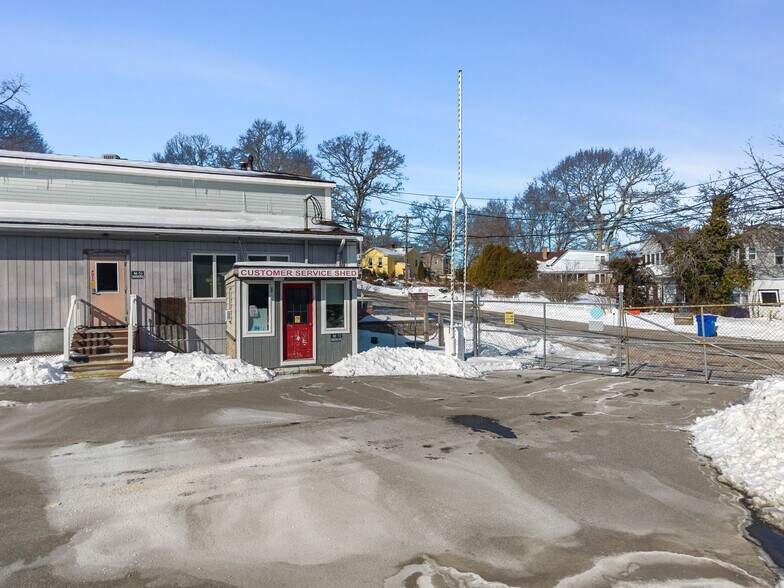 More Photos Of 45 Richards Grove Rd, Quaker Hill Service For Sale