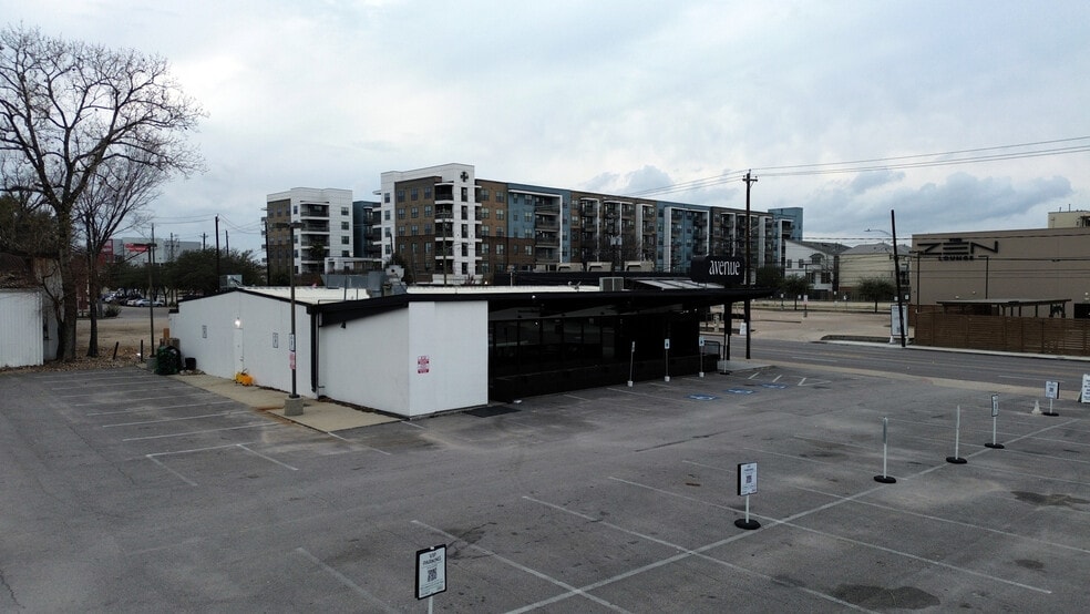 More Photos Of 5317 Washington Ave, Houston Bar For Lease