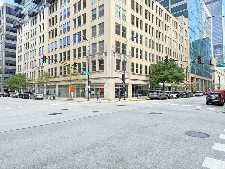 Primary Photo Of 564 W Jackson Blvd, Chicago Apartments For Lease