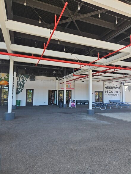 More Photos Of 2606 Fairfield Ave S, Saint Petersburg Light Manufacturing For Lease