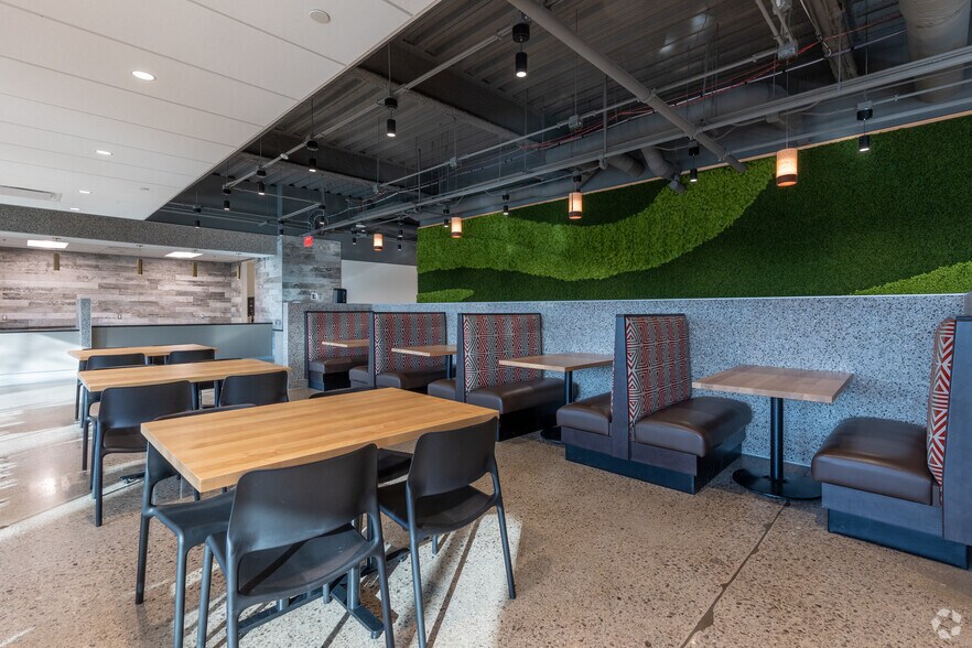 More Photos Of 25300-25330 Telegraph Rd, Southfield Office For Sale