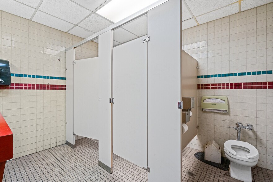 More Photos Of 9 S 1st St, Yakima Restaurant For Sale