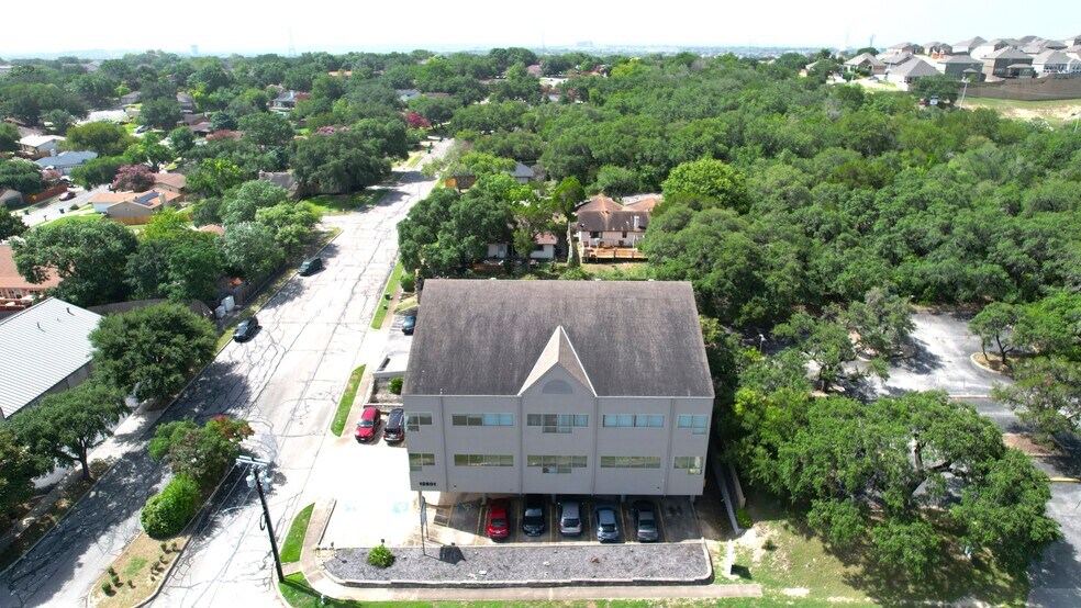 More Photos Of 12501 Judson Rd, San Antonio Medical For Lease