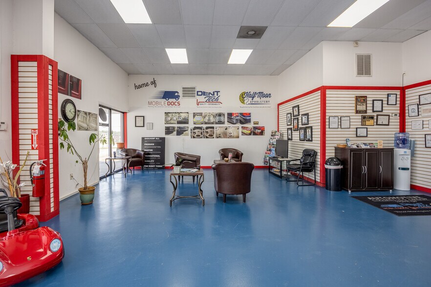 More Photos Of 4431 Augusta Rd, Lexington Light Distribution For Sale