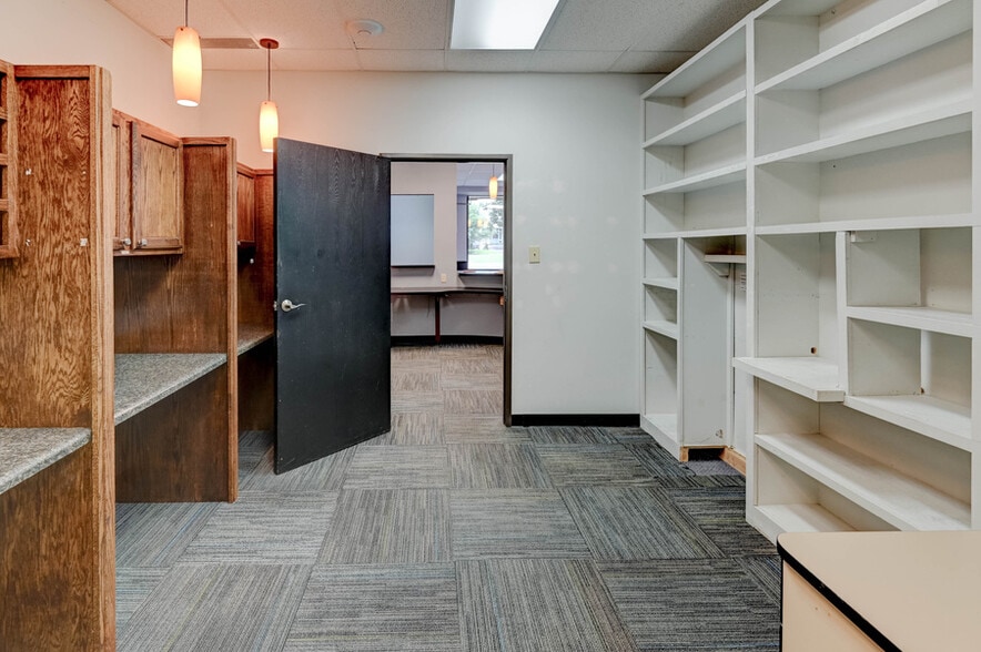 More Photos Of 1315-1317 SW 6th Ave, Topeka Medical For Lease