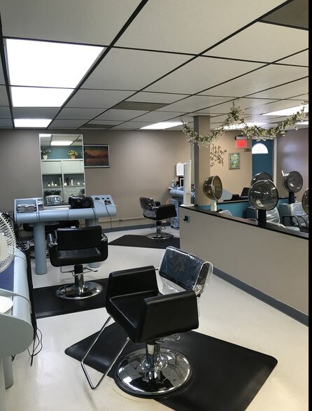 More Photos Of 1741 W Old Ridge Rd, Hobart Storefront Retail Office For Lease