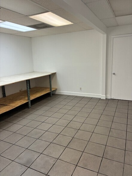 More Photos Of 4073 NE 5th Ter, Oakland Park Warehouse For Lease
