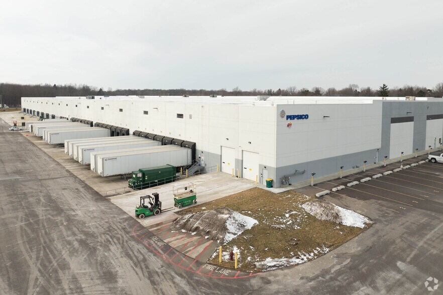 More Photos Of 8796 Independence Pky, Twinsburg Distribution For Lease