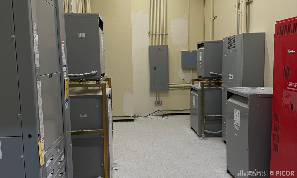 More Photos Of 2701-2731 E Elvira Rd, Tucson Research And Development For Lease