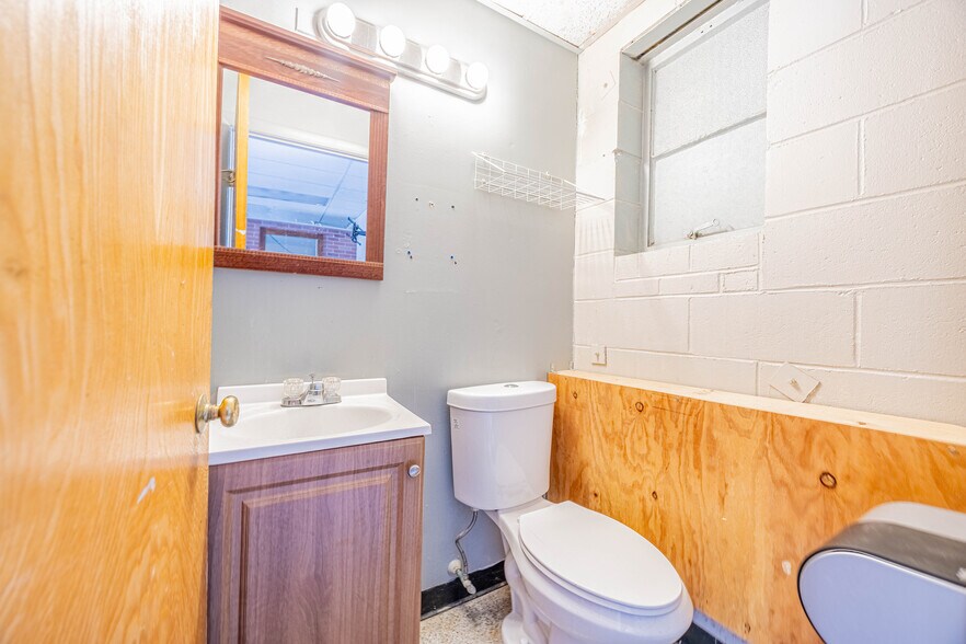 More Photos Of 439 Littleton Rd, Westford Unknown For Lease