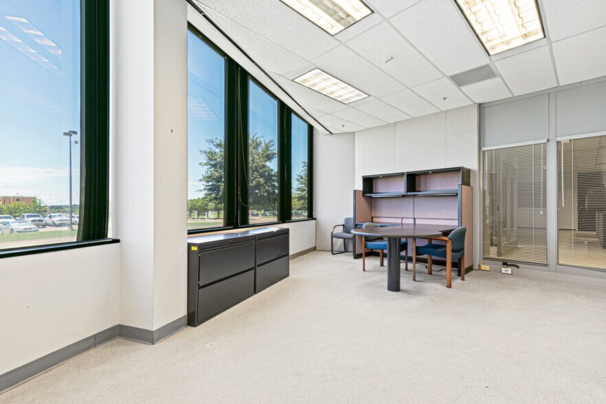 More Photos Of 601 S Sanden Blvd, Wylie Medical For Lease
