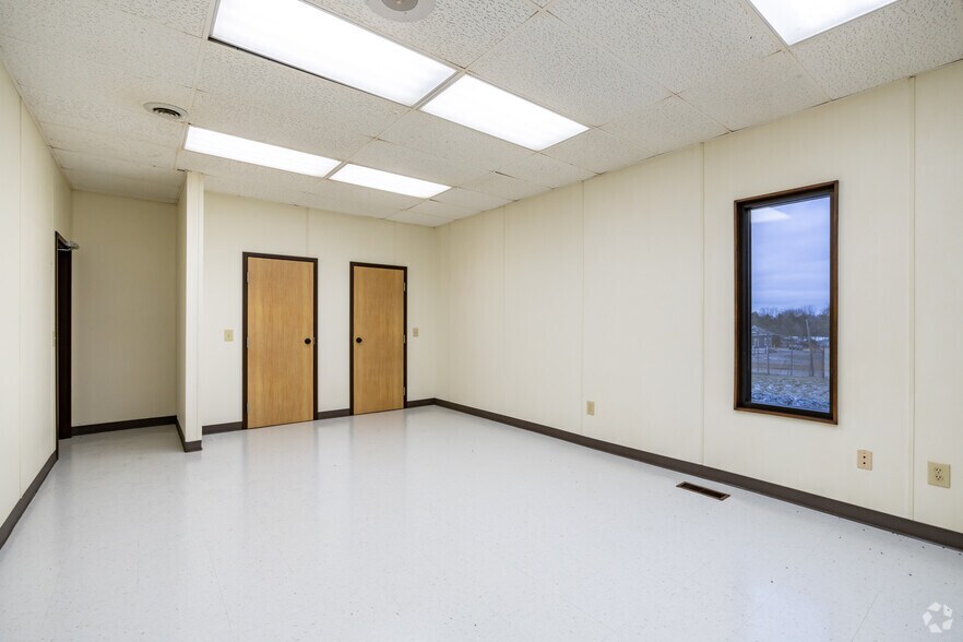 More Photos Of 651 Columbus Ave, West Branch Warehouse For Lease