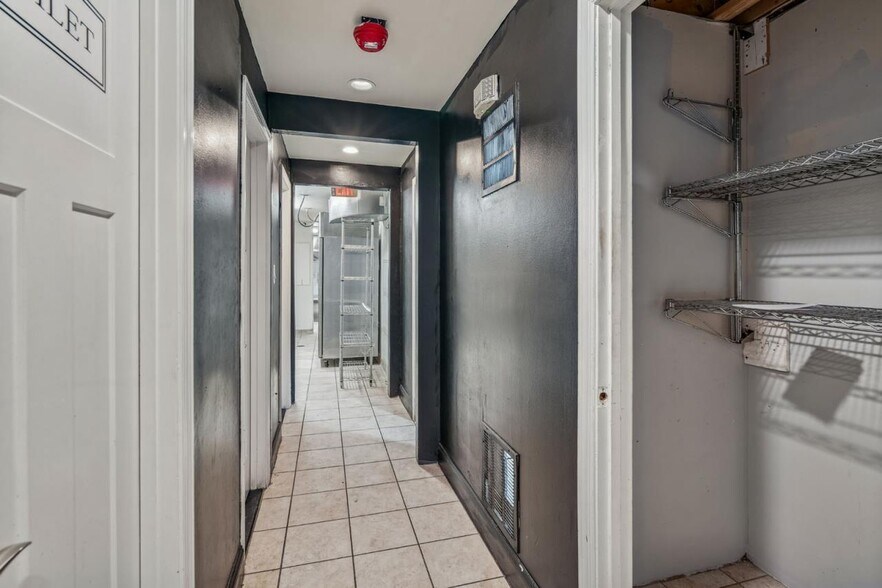 More Photos Of 1336 U St NW, Washington Bar For Sale