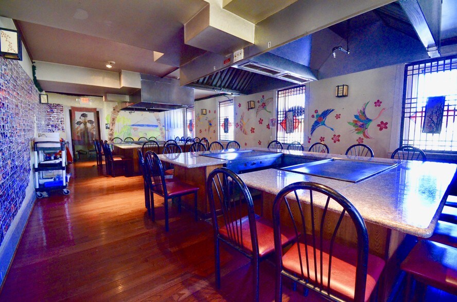 More Photos Of 1495 Farmington Ave, Pottstown General Retail For Sale