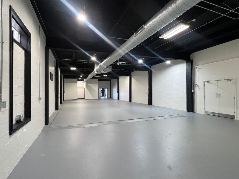 More Photos Of 835 N Capitol Ave, Indianapolis Light Distribution For Lease