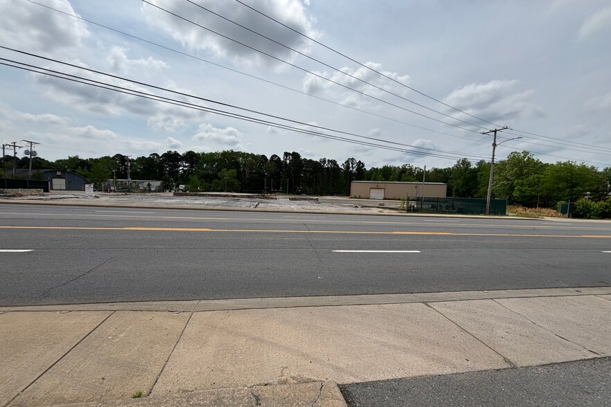 More Photos Of 7609 Colonel Glenn Rd, Little Rock Service For Sale