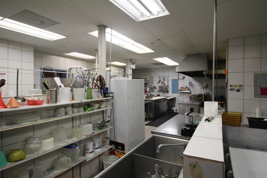 More Photos Of 2616 US Highway 19, Holiday Restaurant For Sale