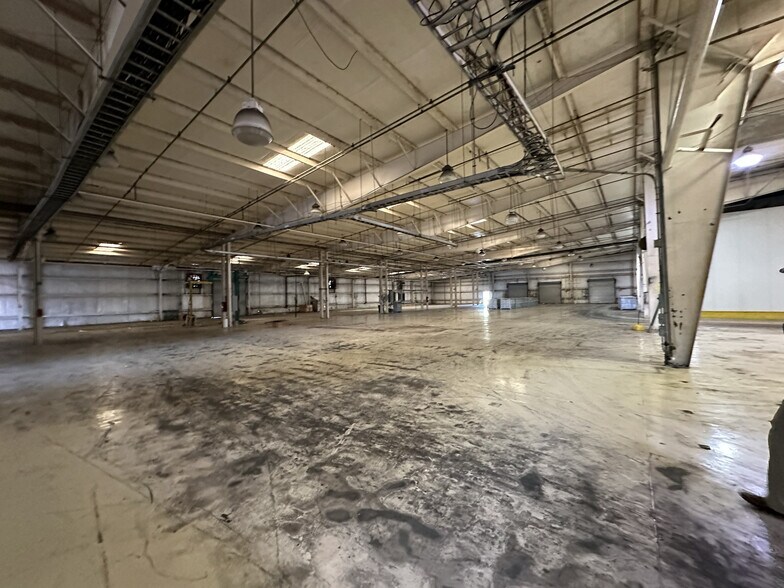 More Photos Of 625 66th Ave SW, Vero Beach Manufacturing For Sale