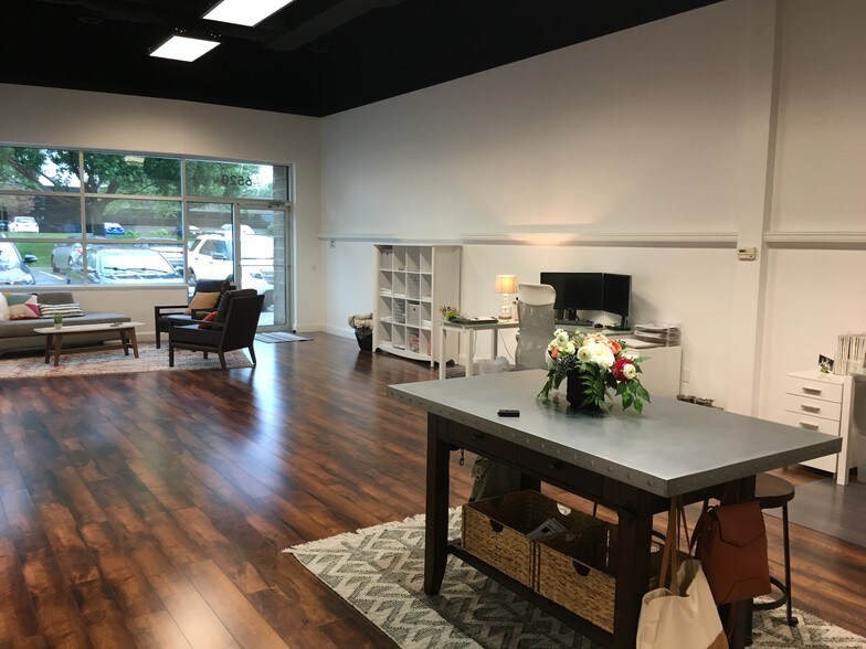 More Photos Of 6520-6542 S 118th St, Omaha Light Distribution For Lease