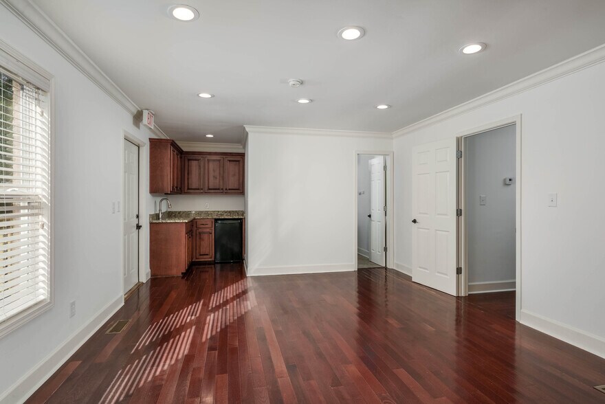 More Photos Of 515 Hargrove Rd E, Tuscaloosa Office Residential For Lease