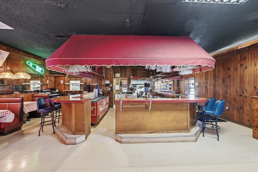 More Photos Of 1148 County Road 309, Crescent City Restaurant For Sale