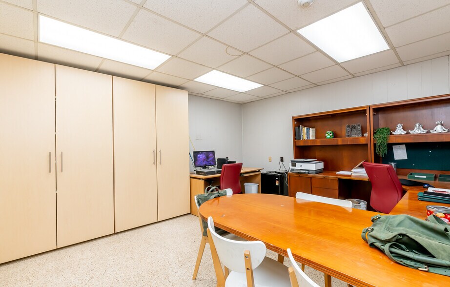 More Photos Of 927 E Madison St, Louisville Warehouse For Sale