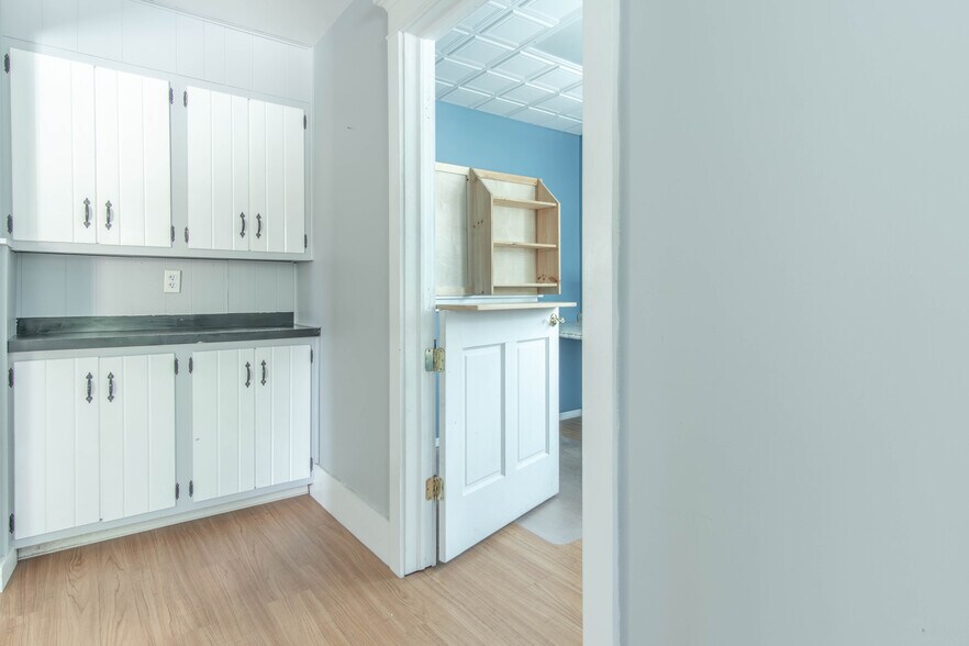 More Photos Of 1104 Washington St, Watertown Office For Sale