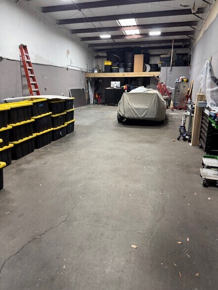 More Photos Of 12820 Daniels Dr, Clearwater Warehouse For Sale