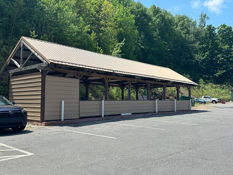 More Photos Of 337 Peacock St, Pottsville General Retail For Sale
