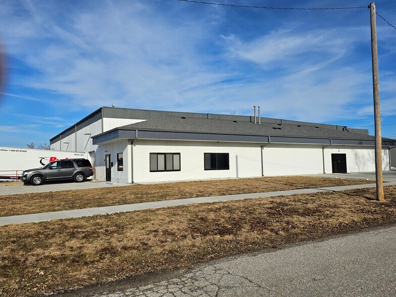 More Photos Of 2121 S 7th St, Council Bluffs Light Distribution For Sale