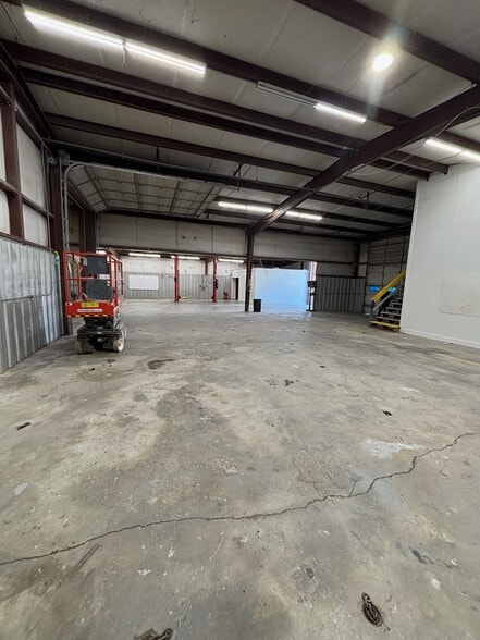 More Photos Of 413 Chatham St, Sanford Warehouse For Lease