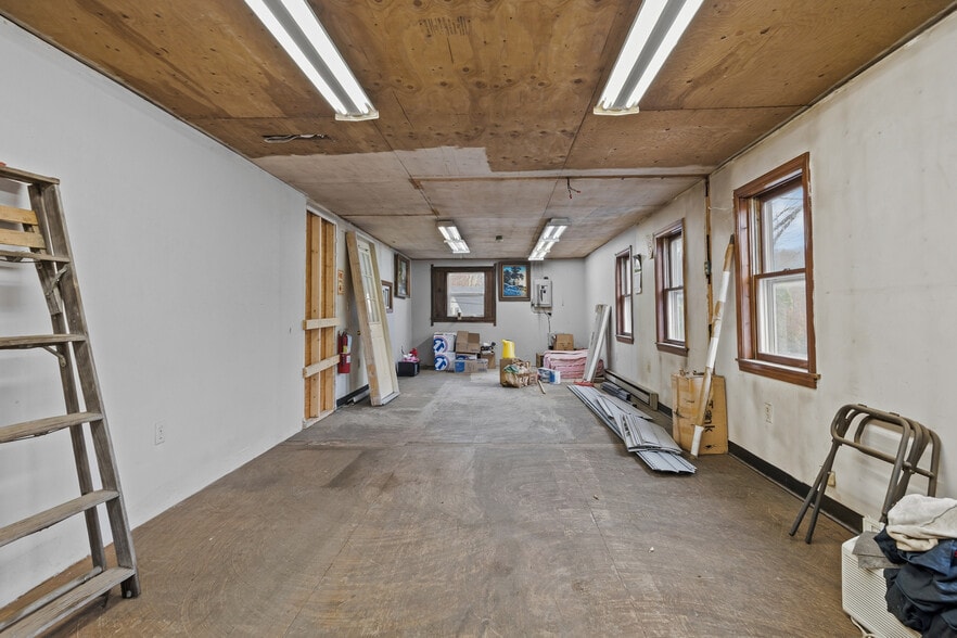 More Photos Of 1973 Victory Hwy, Glendale General Retail For Sale