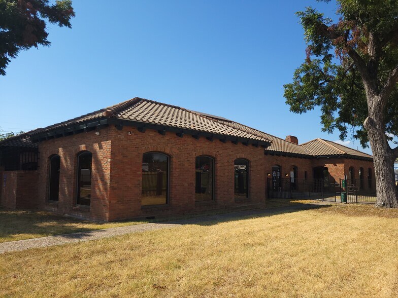More Photos Of 2323 N Walton Walker Blvd, Dallas Office For Sale