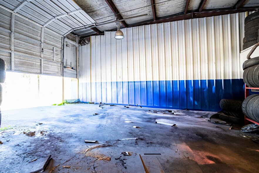 More Photos Of 180 Dr J A Wiltshire Ave E, Lake Wales Warehouse For Sale