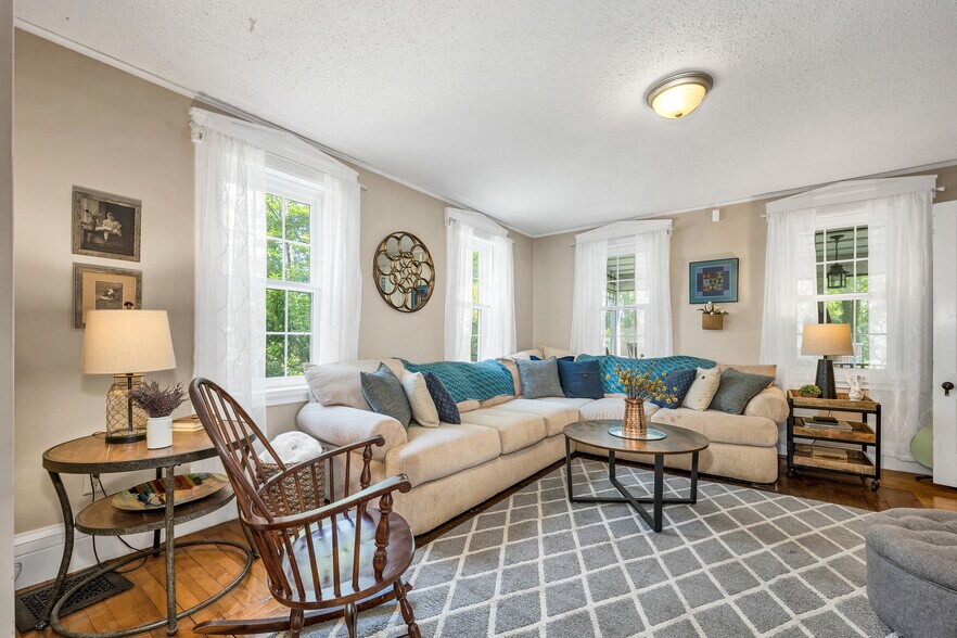 More Photos Of 521 Calef Hwy, Epping Specialty For Sale