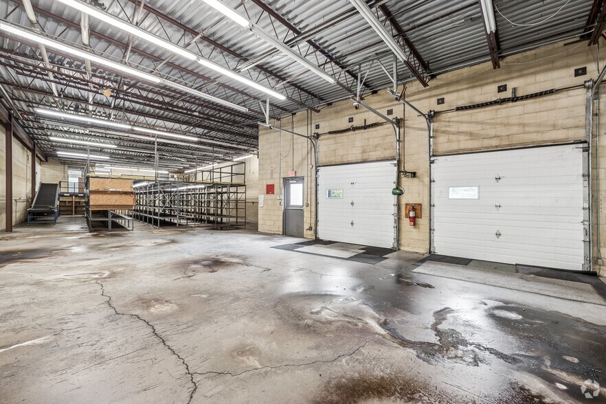 More Photos Of 2204-2230 Erie Blvd, Syracuse Manufacturing For Sale