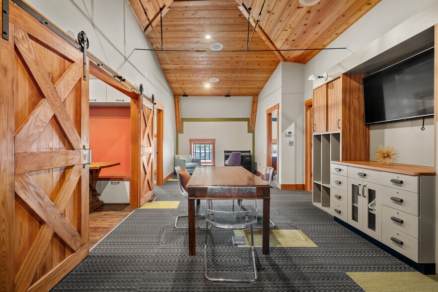 More Photos Of 720 Poyntz Ave, Manhattan Office For Sale