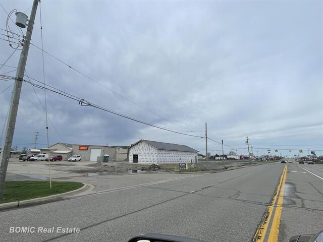 More Photos Of 12041 Dixie Hwy, Birch Run Storefront For Sale