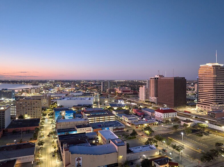 More Photos Of 615 N Upper Broadway St, Corpus Christi Office For Sale