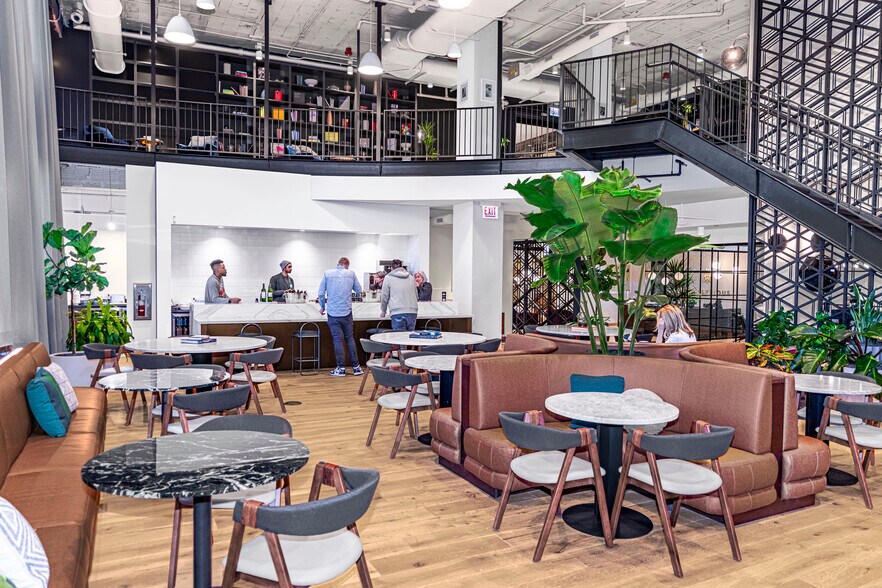 More Photos Of 231 S LaSalle St, Chicago Coworking Space