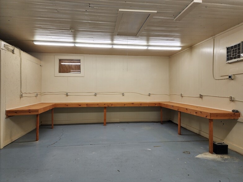 Primary Photo Of 110 N Zavalla St, Jasper Showroom For Sale