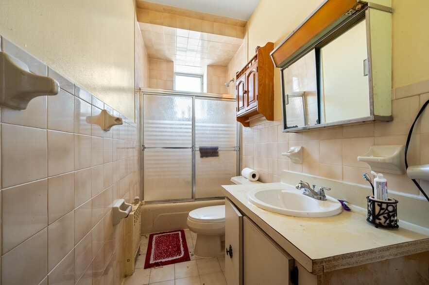 More Photos Of 2101 76th St, Brooklyn Flex For Sale