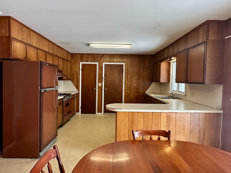 More Photos Of 3 Oakhill Dr, Halfmoon Flex For Sale