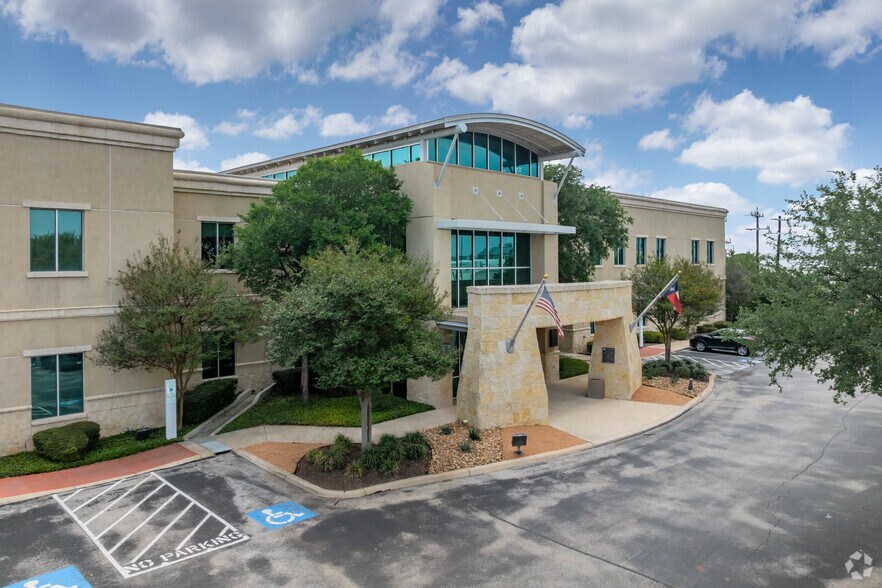 More Photos Of 11603 W Coker Loop Rd, San Antonio Office For Lease