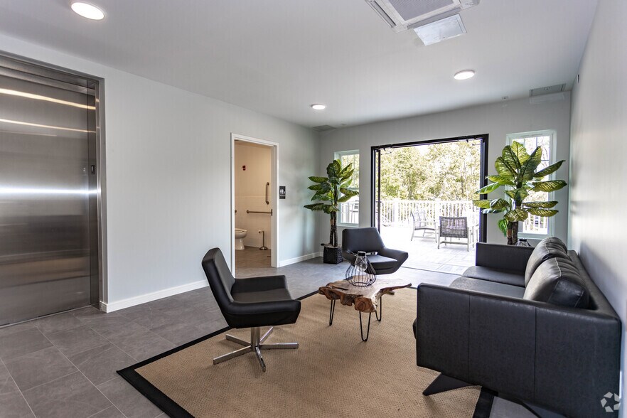 More Photos Of 1000 New York Ave, Huntington Station Apartments For Lease