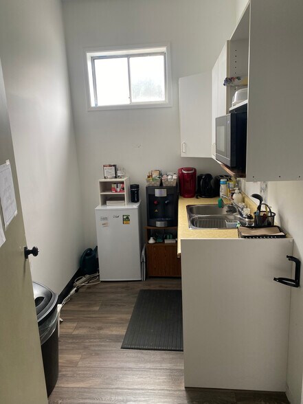 More Photos Of 4918 Napier St, Port Alberni Flex For Sale