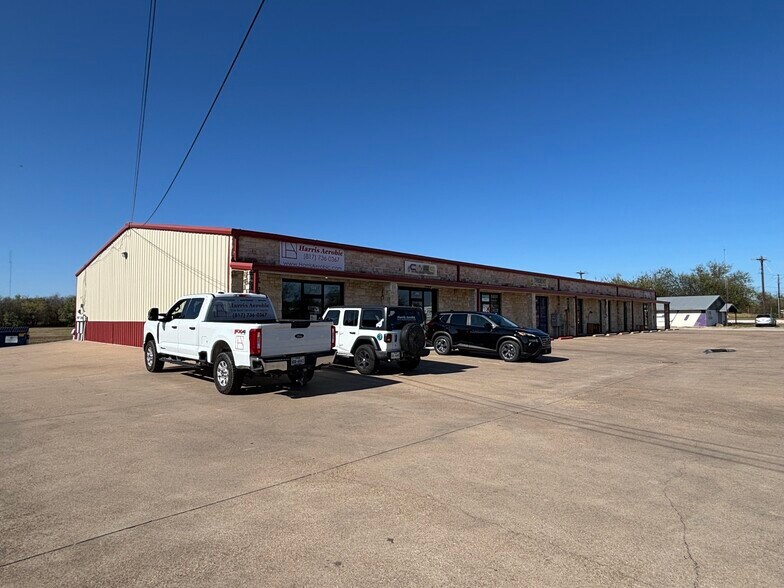 More Photos Of 1612 Weatherford Hwy, Granbury Flex For Lease
