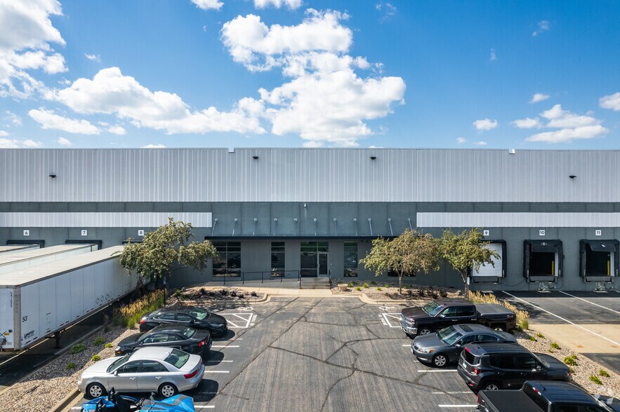 More Photos Of 804 Valley Park Dr, Shakopee Warehouse For Lease