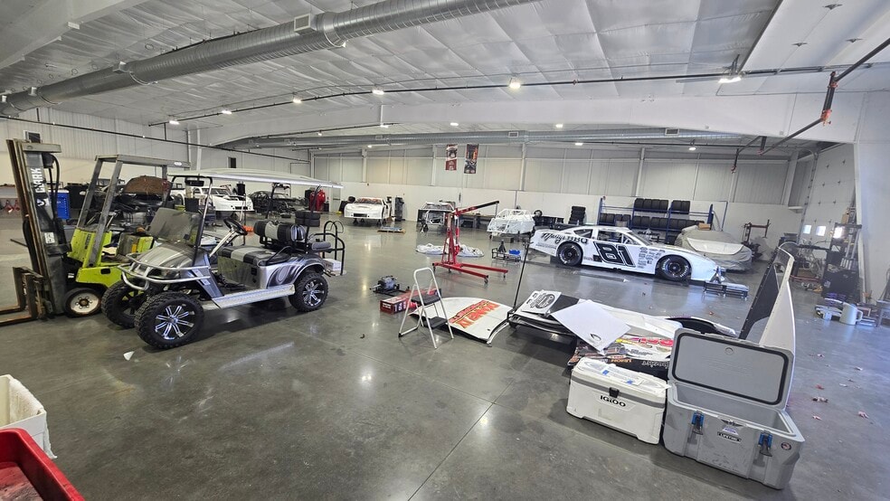 More Photos Of 197 Thunder Rd, Mooresville Light Distribution For Lease